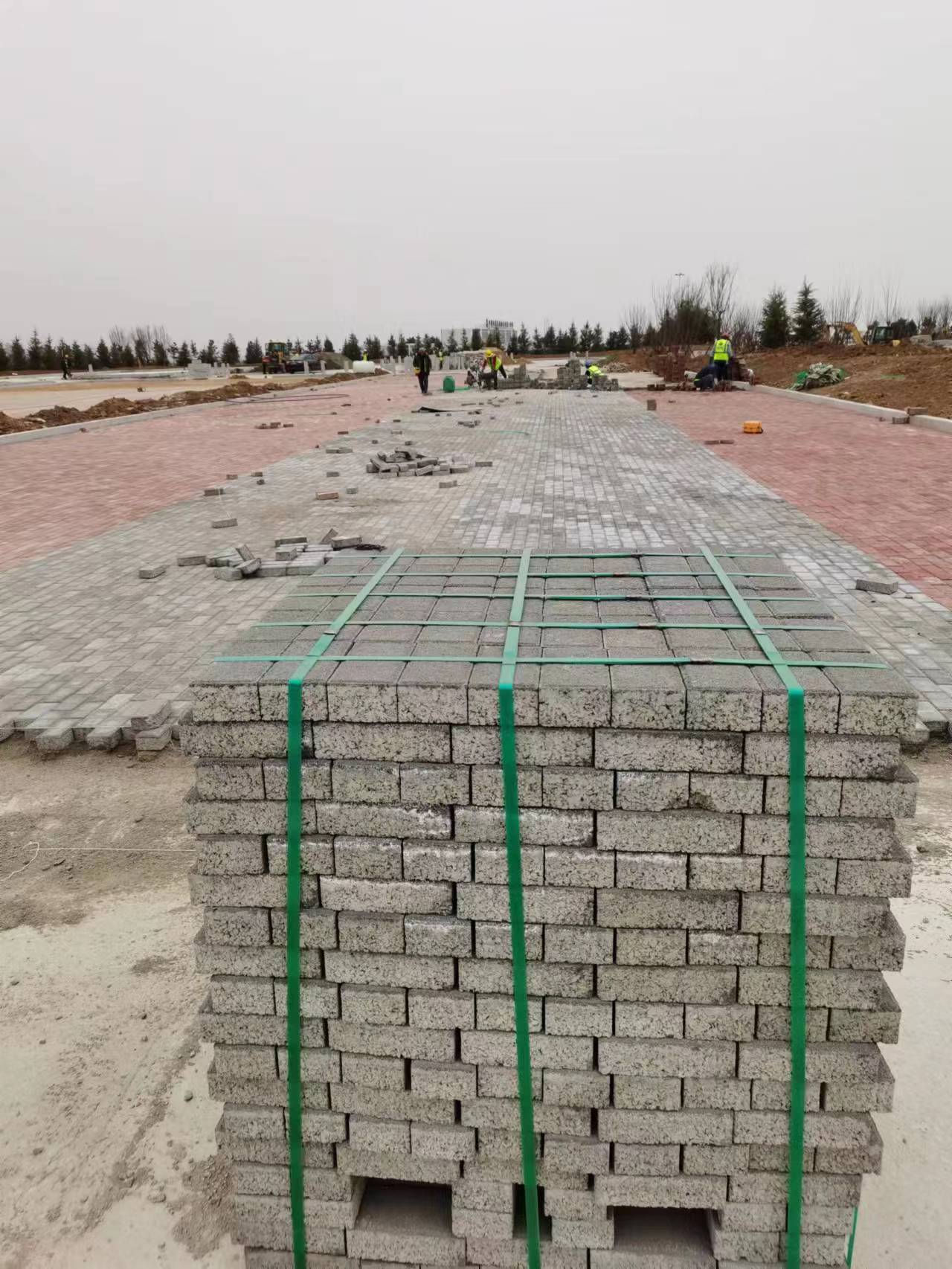 威海水泥磚路面磚施工現(xiàn)場